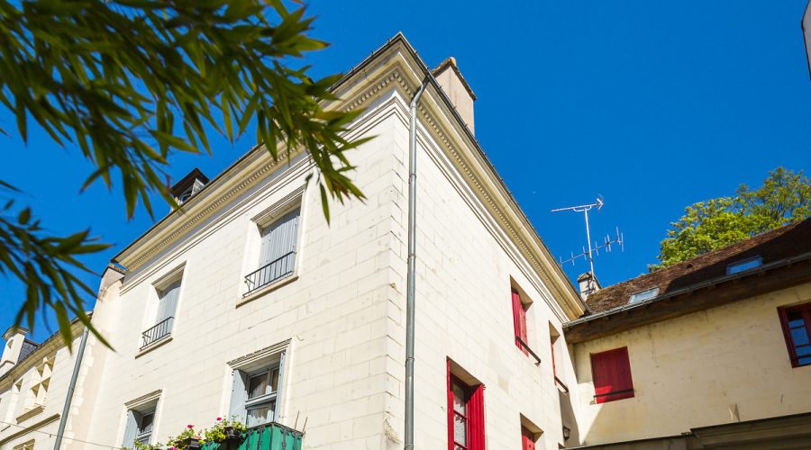 Façade de logements à Loches