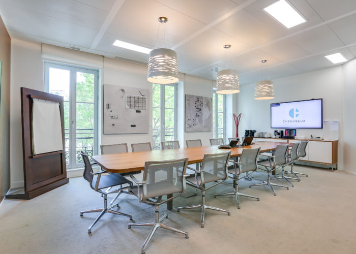 Salle de reunion table et mobilier sur-mesure